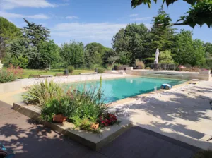 Eau B.N Piscines / PVC Armé à Éguilles