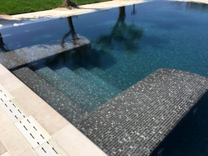 Piscine Bleu-Design Uzès à Bourdic