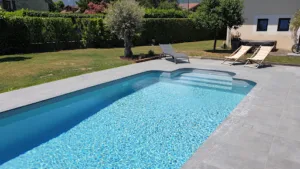Piscines Rittaud: Pisciniste et Spa à Versailleux