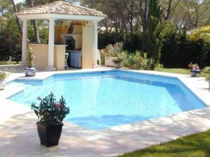 Omnivar Piscines à Roquebrune-sur-Argens