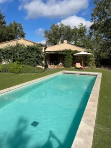 Piscine Ivoire Polyester à Gonfaron