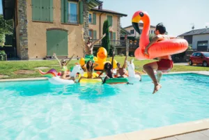 L’UNIVERS DE LA PISCINE à La Fare-les-Oliviers