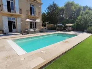 Cocktail Piscine by Logis&Cocoon à Mâcon