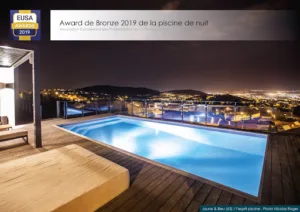 Jaune & Bleu / l’esprit piscine à Cournon-d'Auvergne